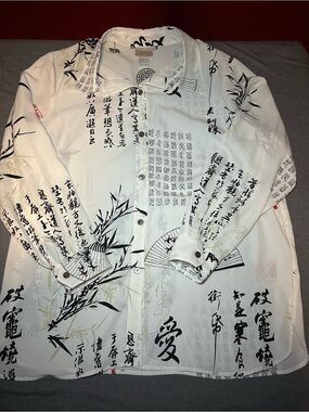 Yi Lin Womens White Mandarin-Inspired Button Down Shirt with Script Print